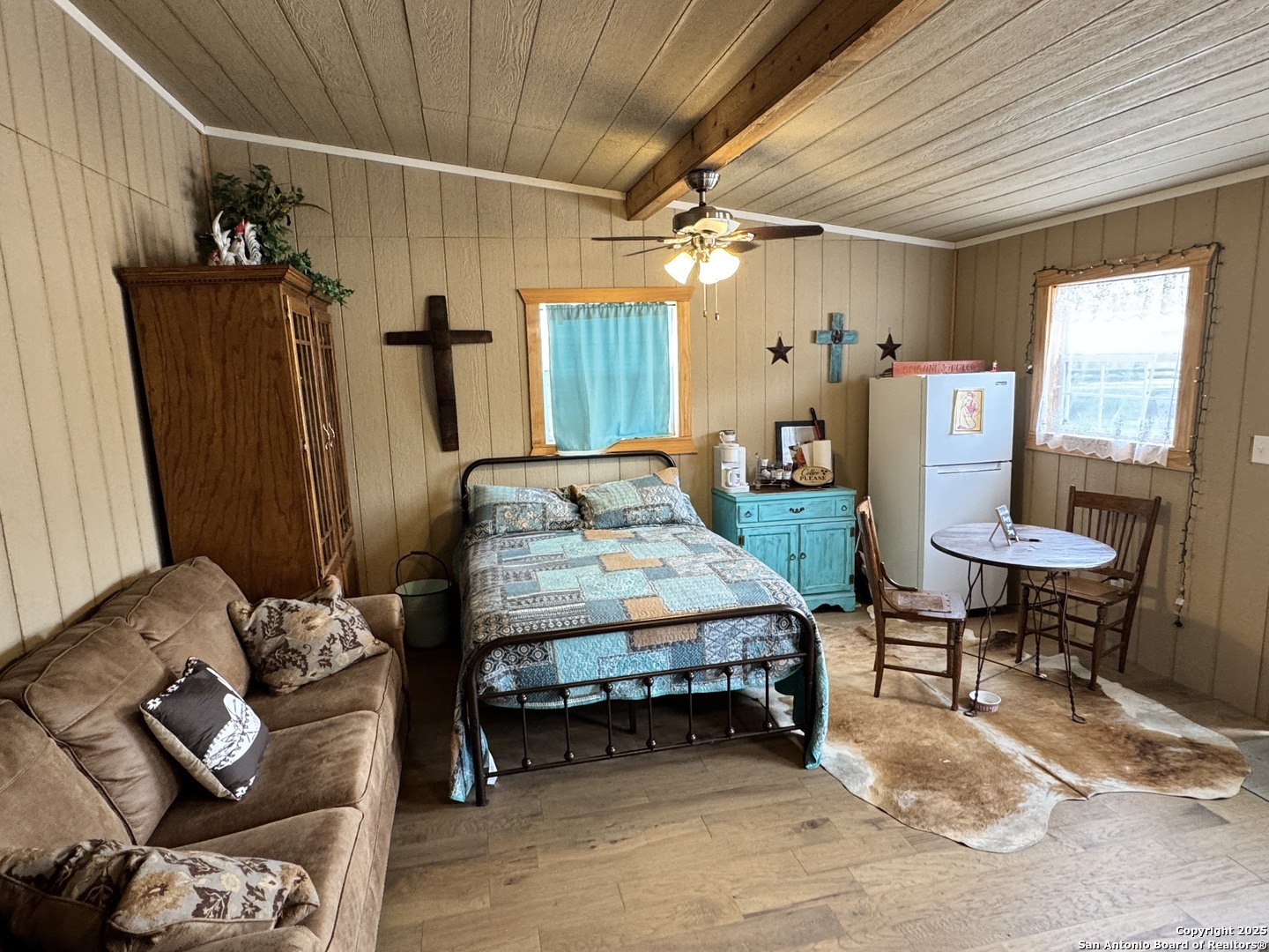 1616 Middle Road George West, TX 78022 - Photo 2 of 14 a bedroom with furniture and a bed