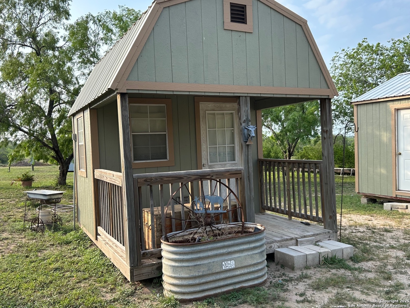 1616 Middle Road George West, TX 78022 - Photo 5 of 14 a view of a house with backyard and sitting area