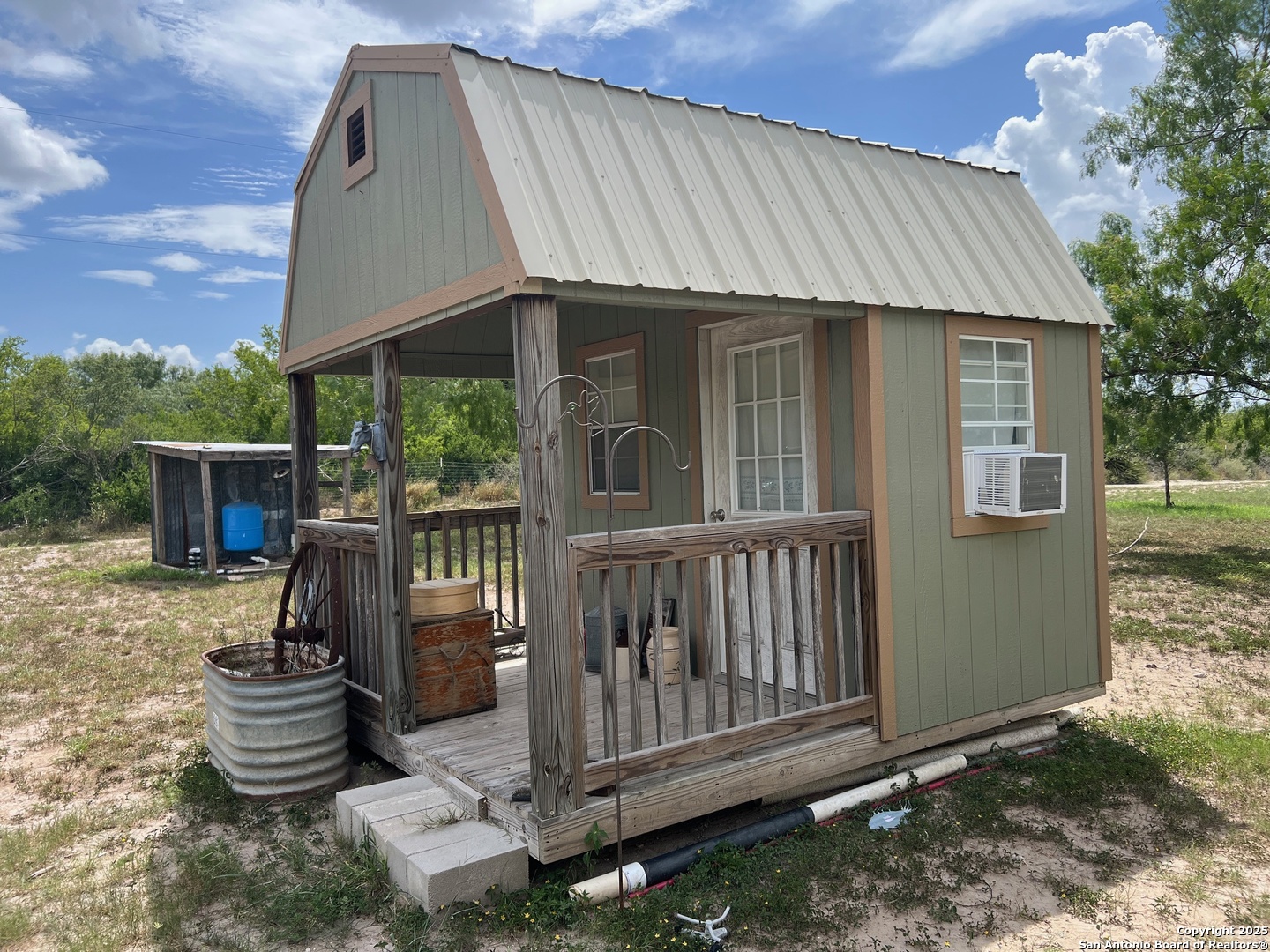 1616 Middle Road George West, TX 78022 - Photo 6 of 14 a front view of a house