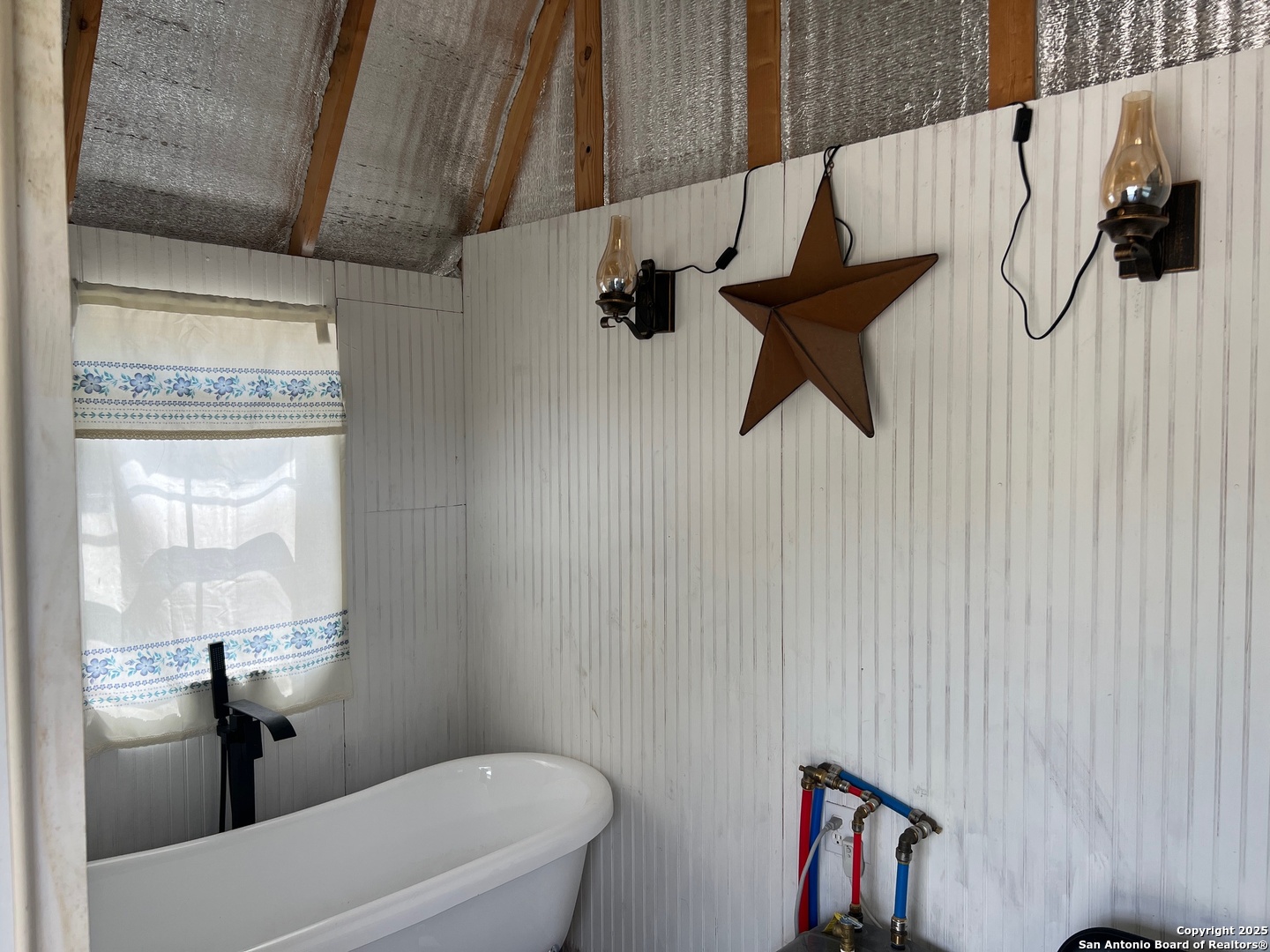 1616 Middle Road George West, TX 78022 - Photo 7 of 14 a bathroom with a bathtub and shower