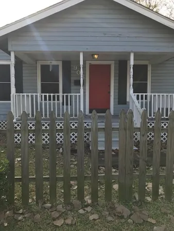 $1,900 | 908 West 23rd Street, Houston, TX 77008