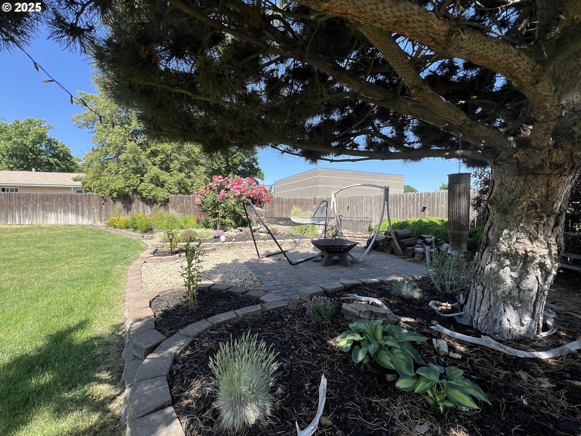 160 Heather Drive Stanfield, OR 97875 - Photo 16 of 21 a view of a garden with flowers