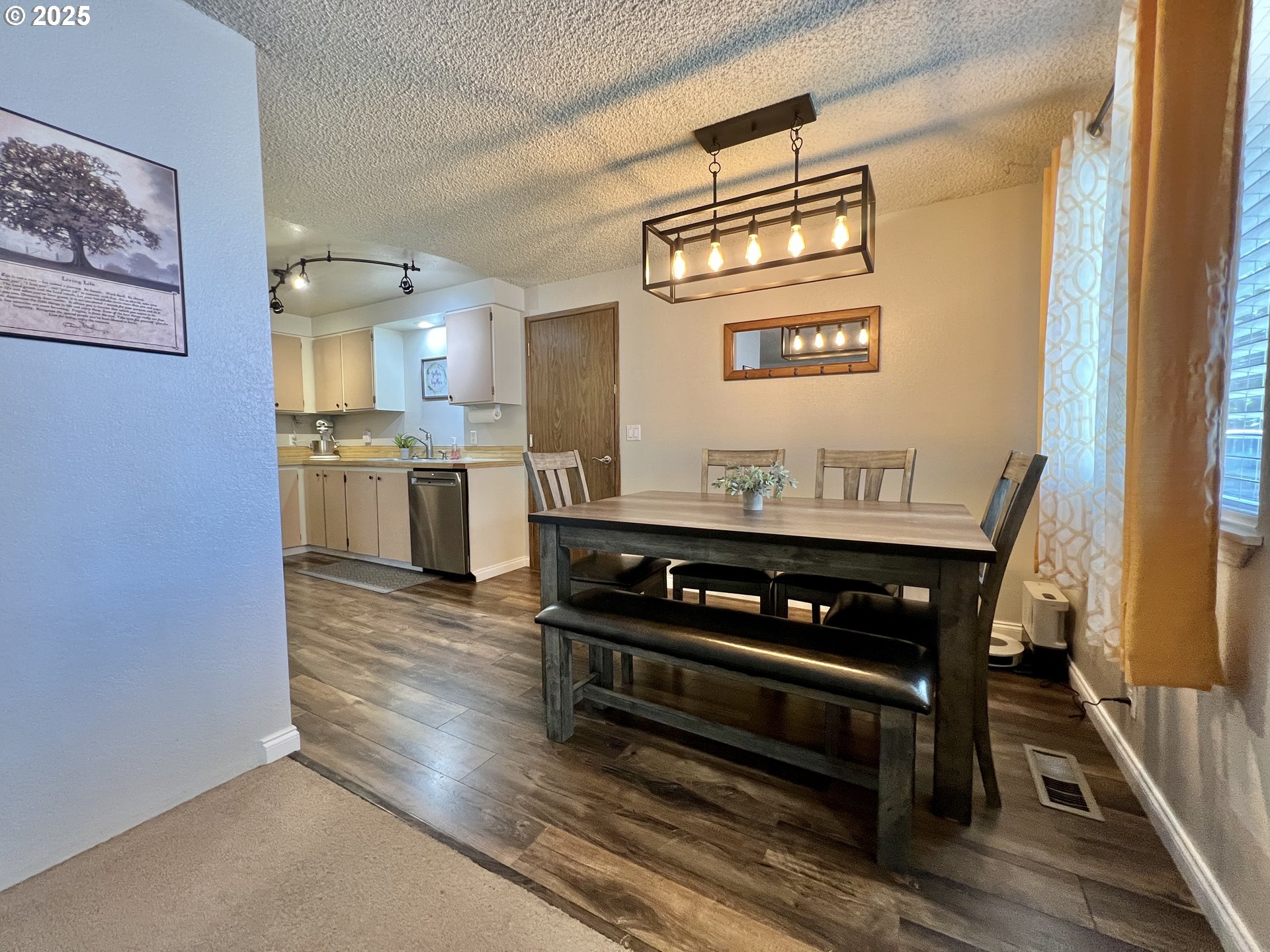 160 Heather Drive Stanfield, OR 97875 - Photo 3 of 21 a room with wooden floor and stainless steel appliances