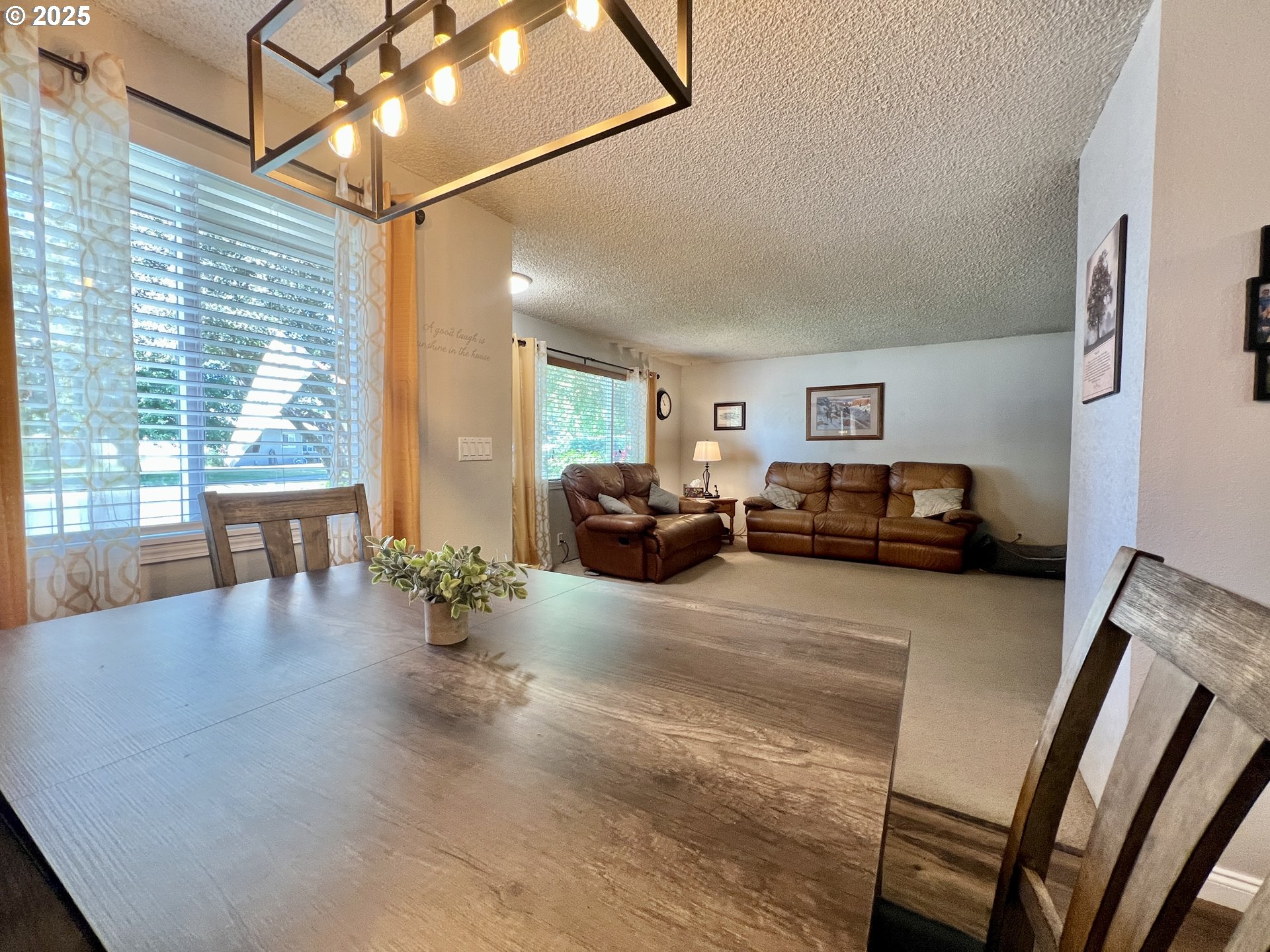 160 Heather Drive Stanfield, OR 97875 - Photo 4 of 21 a living room with furniture and a large window
