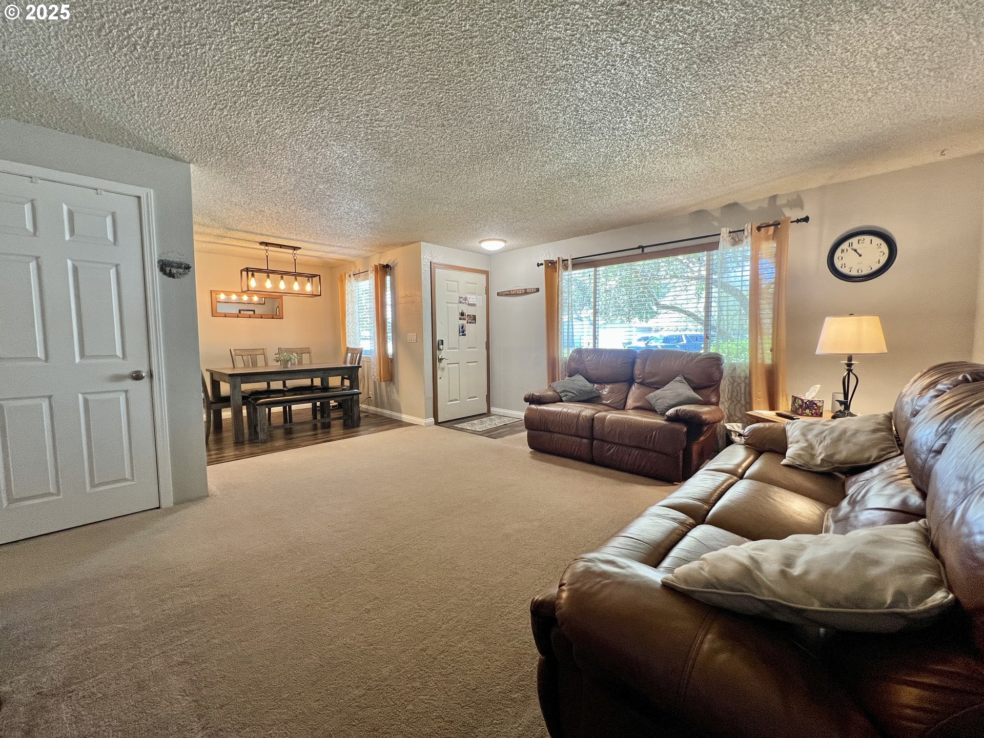 160 Heather Drive Stanfield, OR 97875 - Photo 10 of 21 a living room with furniture and a large window