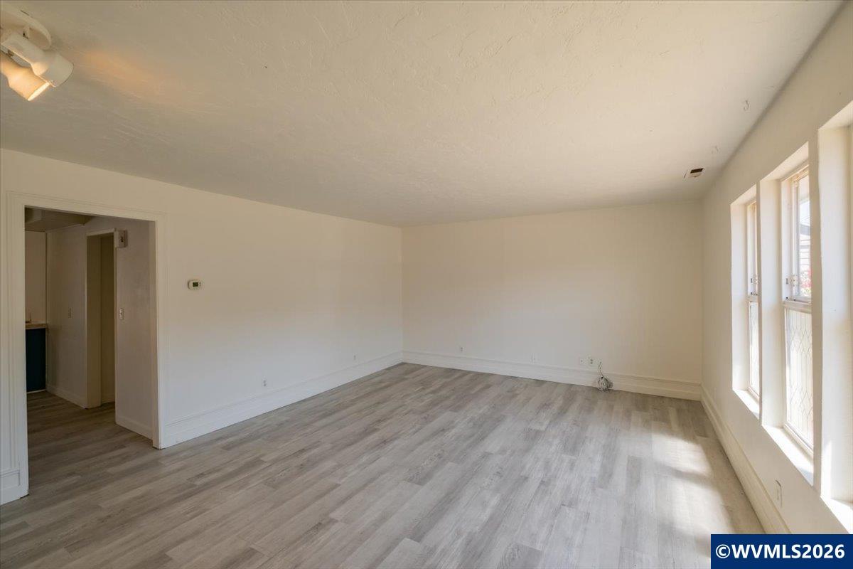 925 21st Avenue Southwest Albany, OR 97321 - Photo 7 of 28