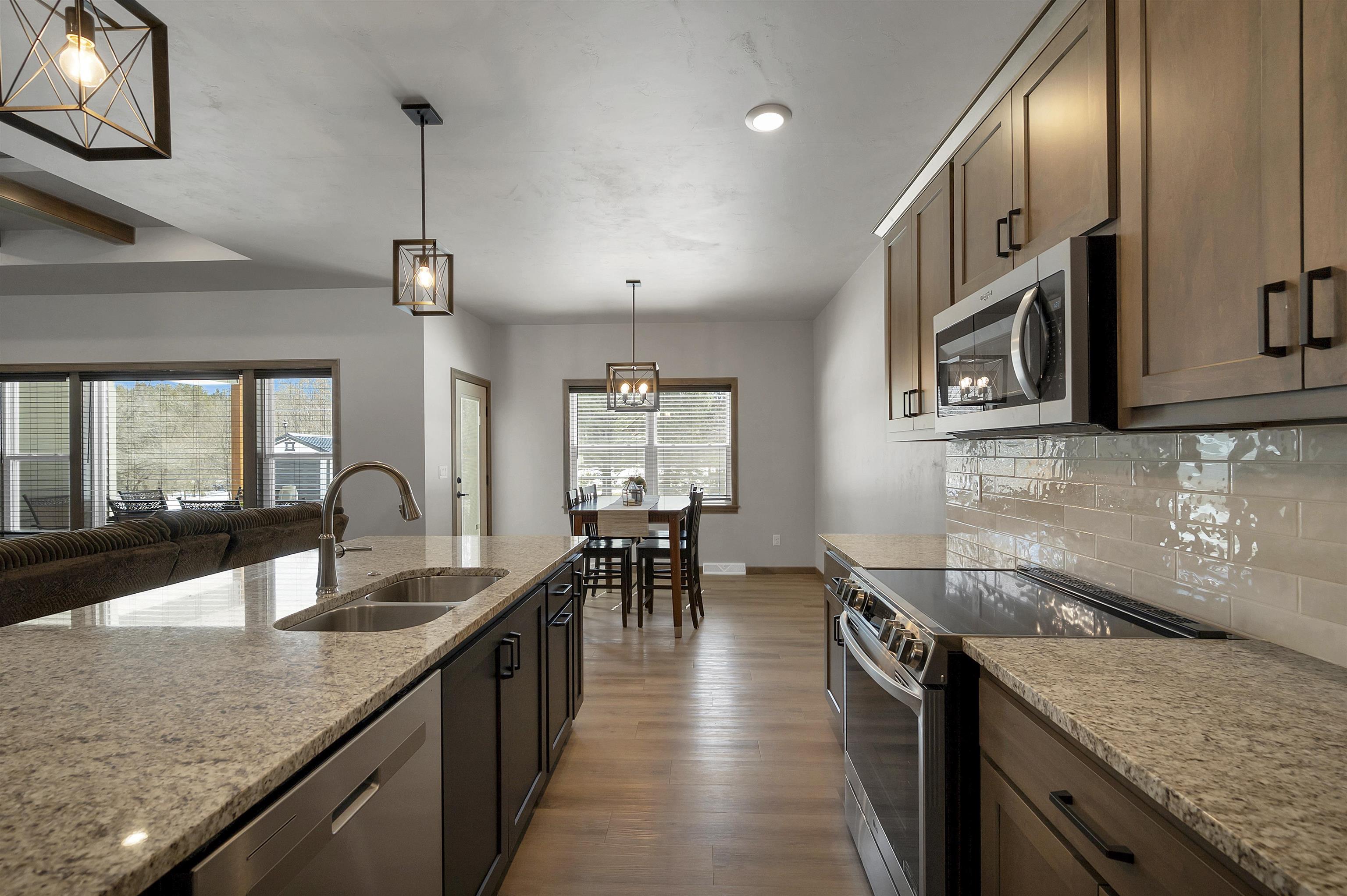 4073 Brussels Way Green Bay, WI 54313 - Photo 20 of 49