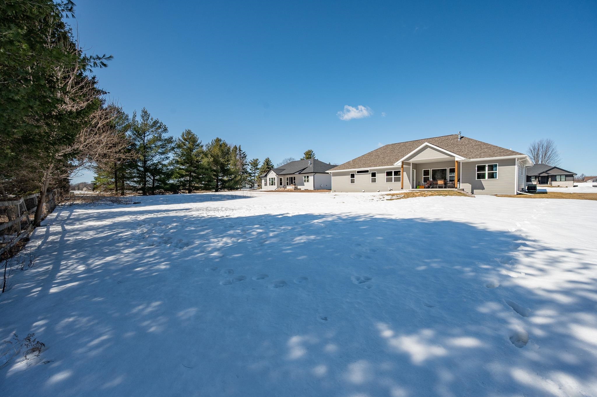 4073 Brussels Way Green Bay, WI 54313 - Photo 6 of 49