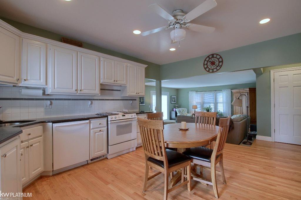34060 Mulvey Road Fraser, MI 48026 - Photo 12 of 30 31322868-11.JPG