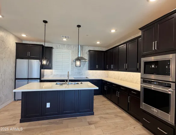 $2,320 | 2121 West Sonoran Desert Drive, Unit 17, Phoenix, AZ 85085