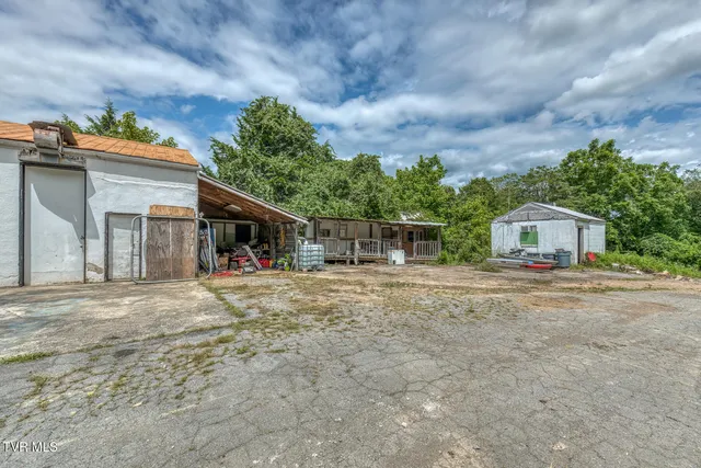 $299,999 | 176 Wade Bulla Road, Watauga, TN 37694