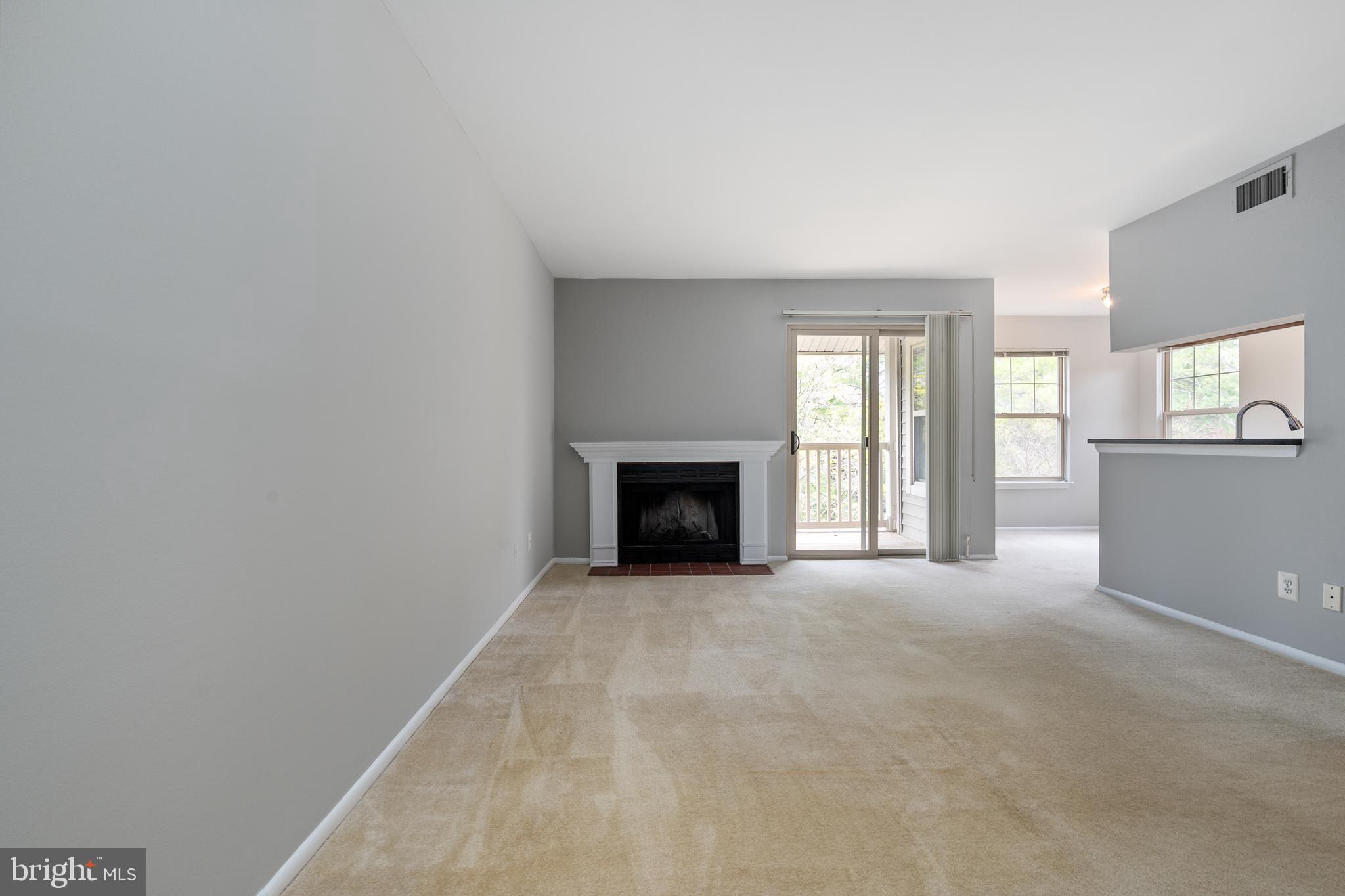 1725 Ascot Way, Unit 1725I Reston, VA 20190 - Photo 6 of 48 LIVING ROOM 1