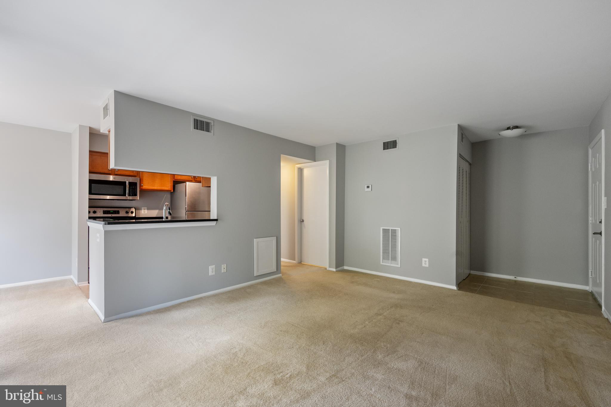 1725 Ascot Way, Unit 1725I Reston, VA 20190 - Photo 8 of 48 LIVING ROOM 3