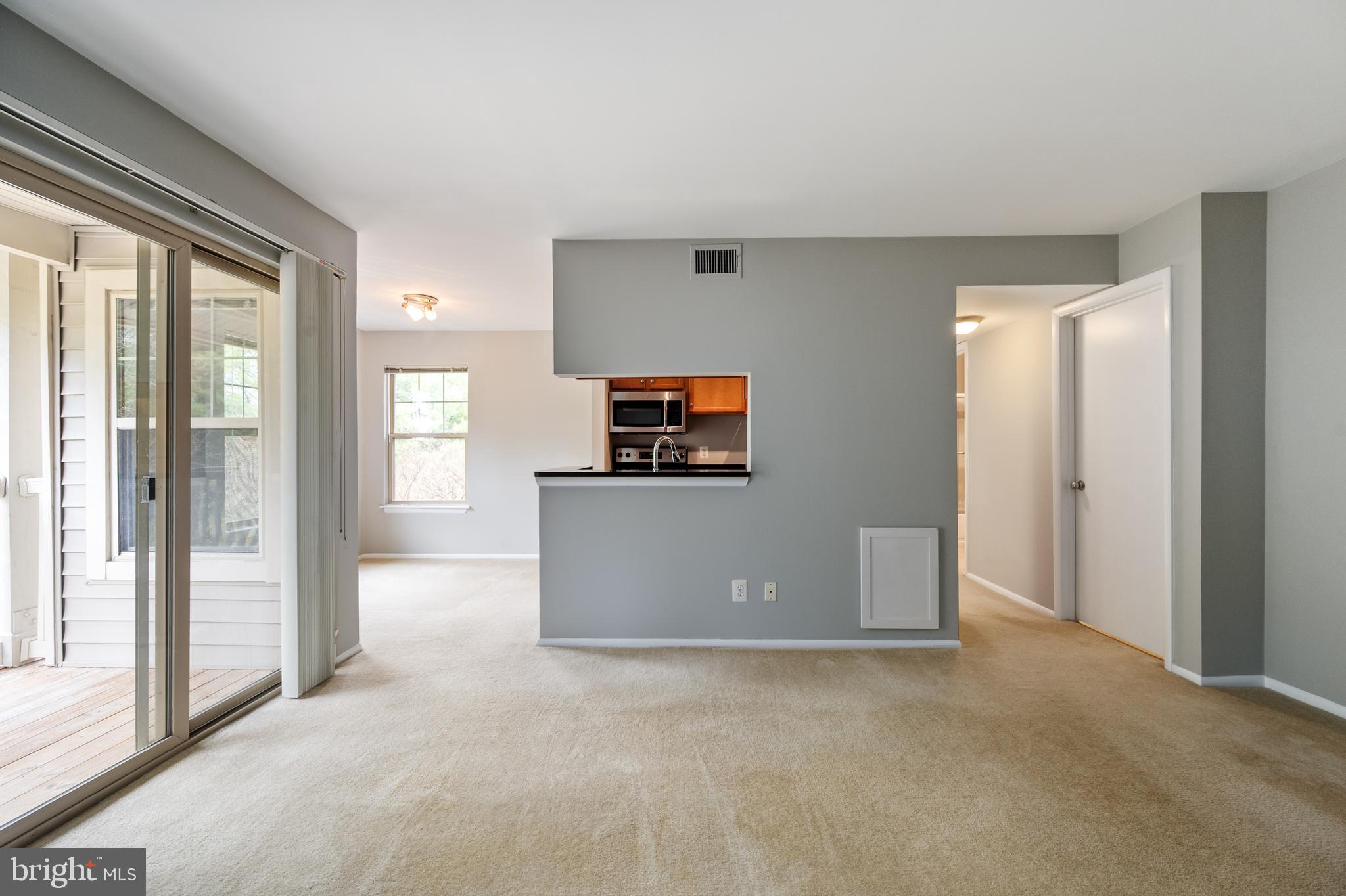 1725 Ascot Way, Unit 1725I Reston, VA 20190 - Photo 9 of 48 LIVING ROOM 4