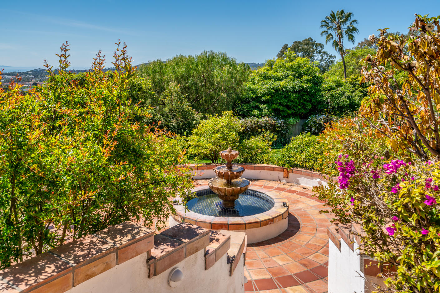 511 Drexel Drive Santa Barbara, CA 93103 - Photo 25 of 27 a outdoor view with a seating space