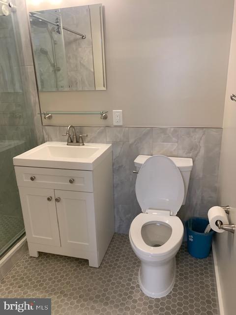 2609 Camelback Lane, Unit 3 Silver Spring, MD 20906 - Photo 25 of 41 owner's bathroom
