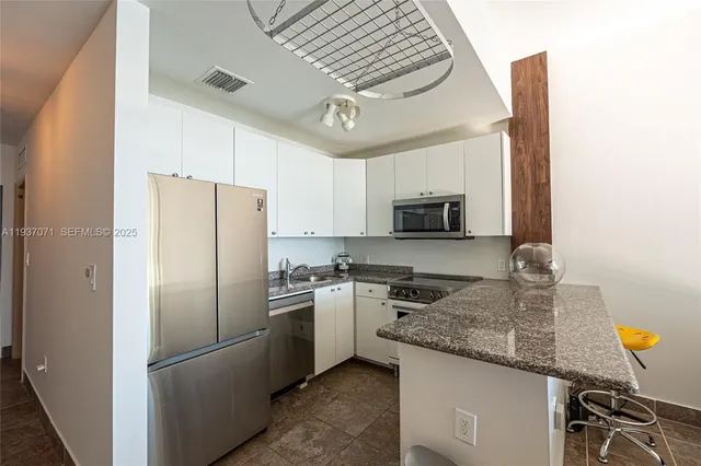 $3,500 | 770 Northeast 69th Street, Unit 8F, Miami, FL 33138