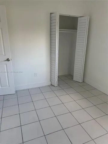 a view of a house with backyard and garden