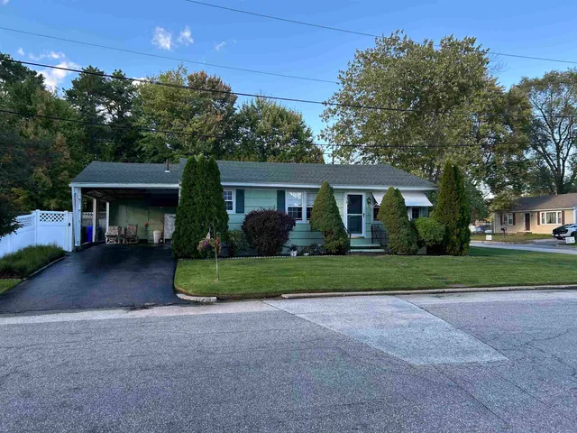 $399,000 | 5 Pinedale Street, Manchester, NH 03102