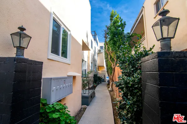 $5,500 | 344 South Rexford Drive, Unit 4, Beverly Hills, CA 90212