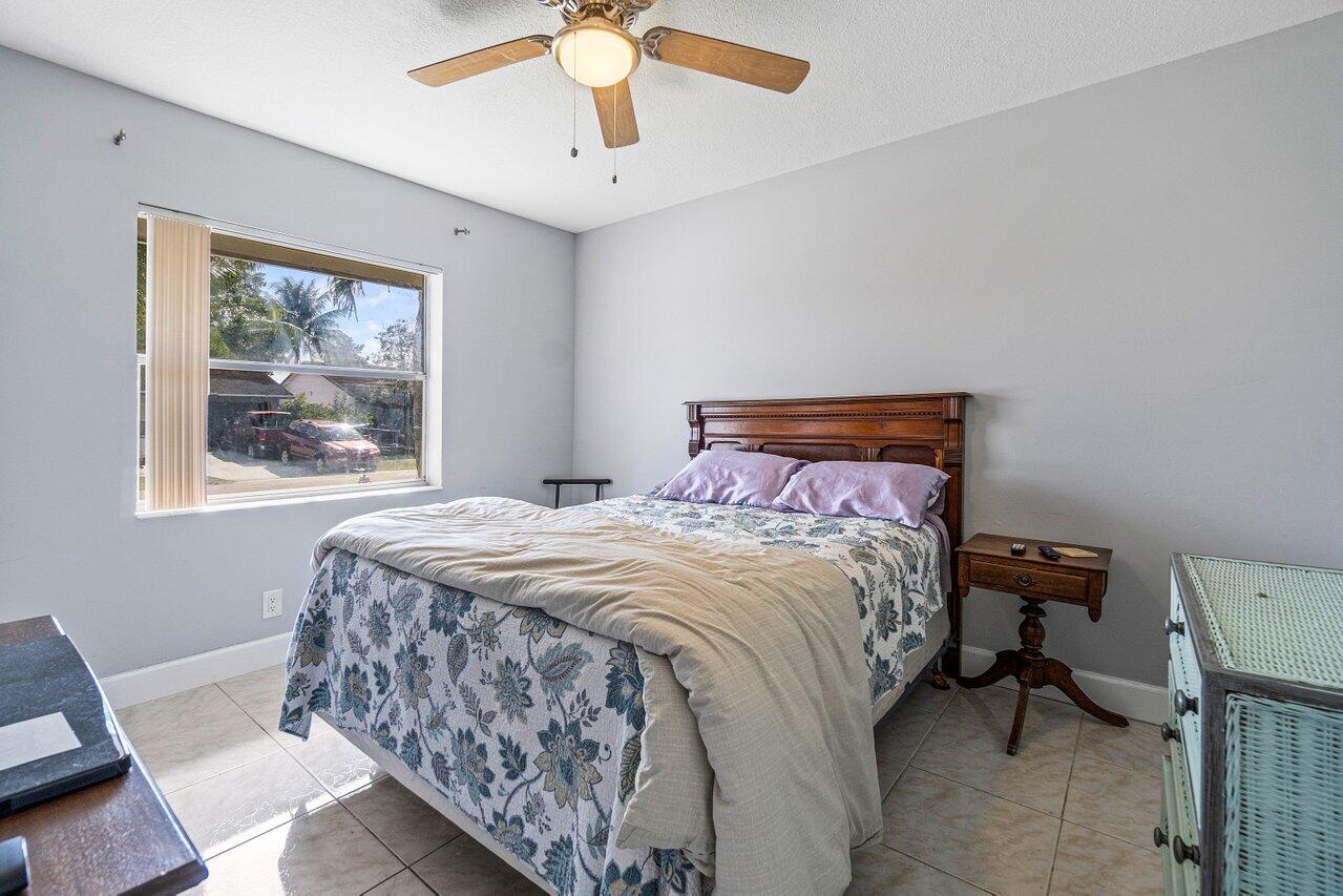 6137 Westfall Road Lake Worth, FL 33463 - Photo 12 of 27 013-6137WestfallRoad-LakeWorth-FL-33463-