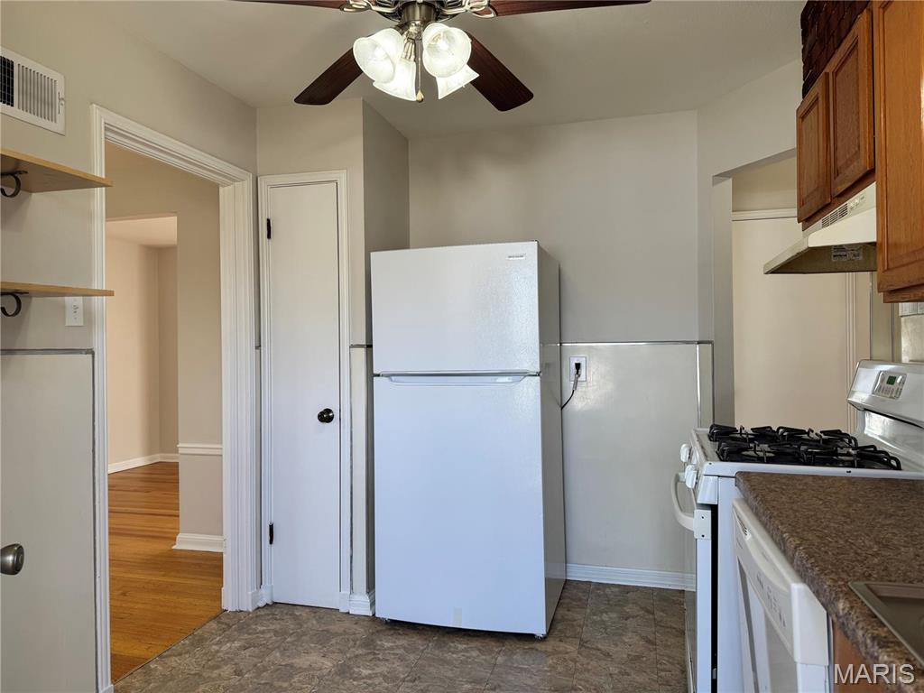 6825 Circleview Drive St. Louis, MO 63123 - Photo 12 of 39