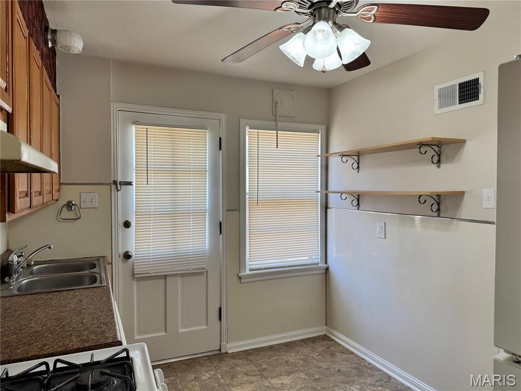 6825 Circleview Drive St. Louis, MO 63123 - Photo 13 of 39