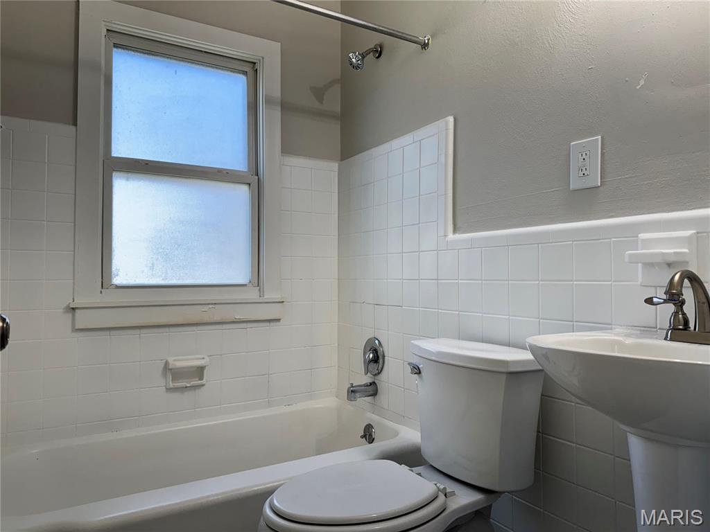 6825 Circleview Drive St. Louis, MO 63123 - Photo 15 of 39