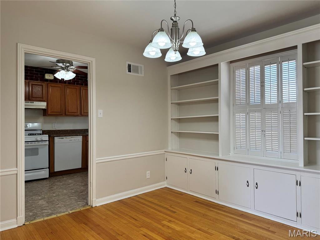 6825 Circleview Drive St. Louis, MO 63123 - Photo 9 of 39