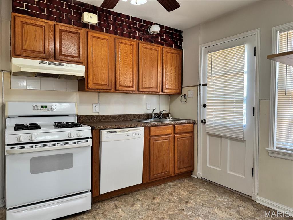 6825 Circleview Drive St. Louis, MO 63123 - Photo 10 of 39