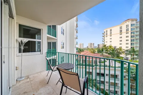 $529,000 | 19900 East Country Club Drive, Unit 816, Aventura, FL 33180