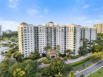 $529,000 | 19900 East Country Club Drive, Unit 816, Aventura, FL 33180