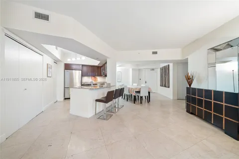 $529,000 | 19900 East Country Club Drive, Unit 816, Aventura, FL 33180