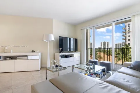 $545,000 | 19900 East Country Club Drive, Unit 816, Aventura, FL 33180