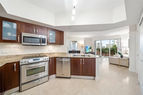 $529,000 | 19900 East Country Club Drive, Unit 816, Aventura, FL 33180