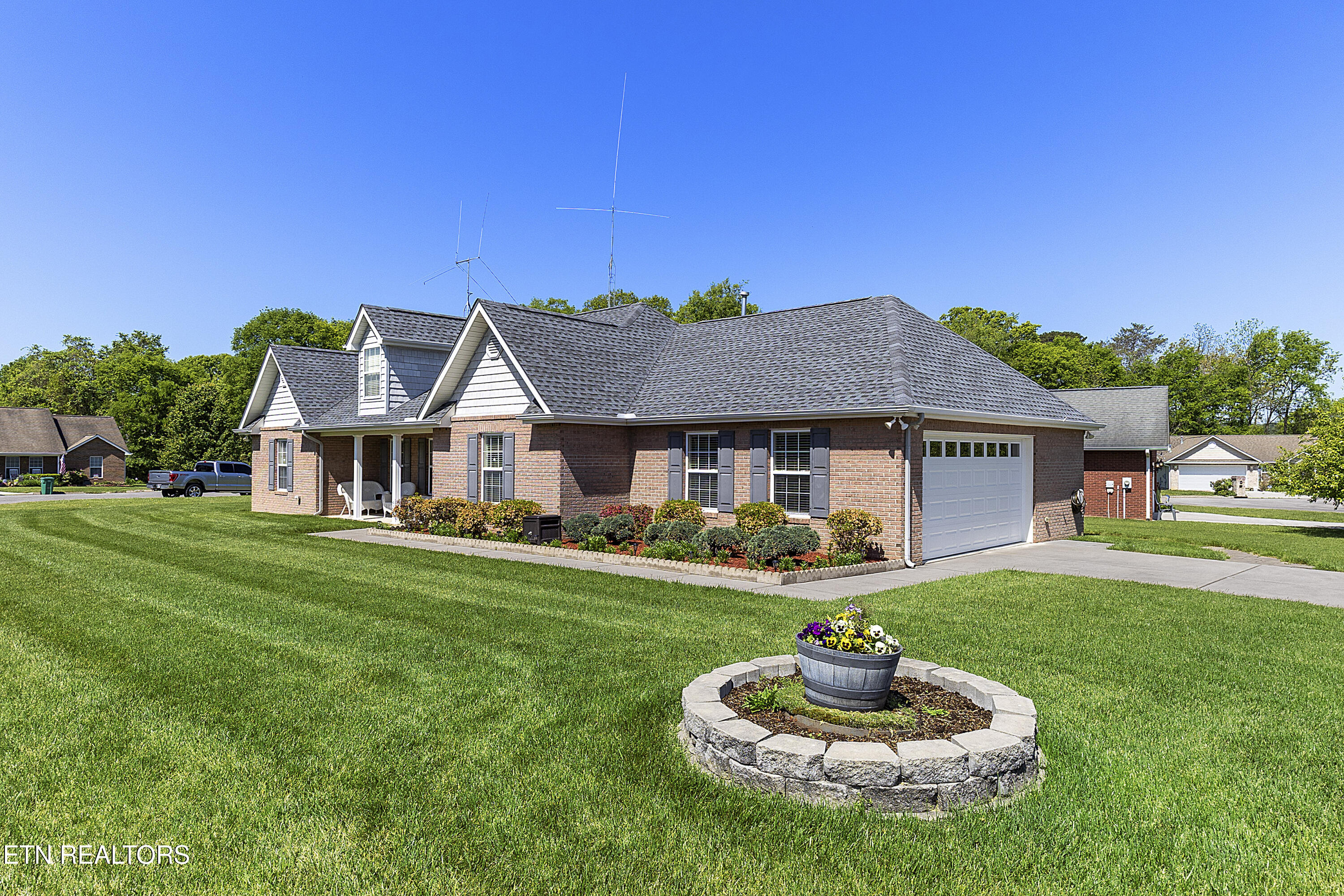 7731 Gilmore Lane Corryton, TN 37721 - Photo 2 of 33 L40A9635