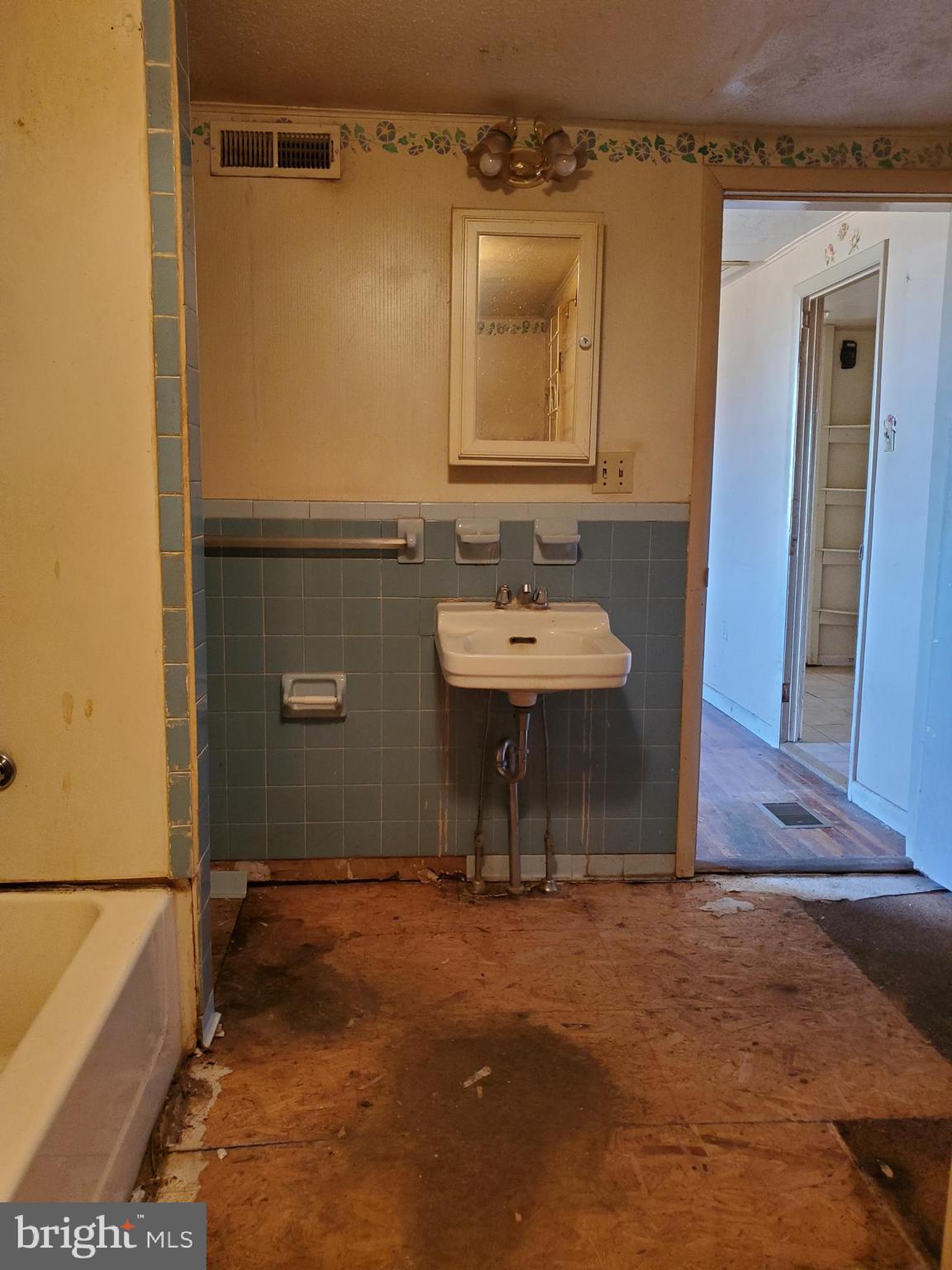 631 Miller Road Winchester, VA 22602 - Photo 23 of 43 full bath off kitchen