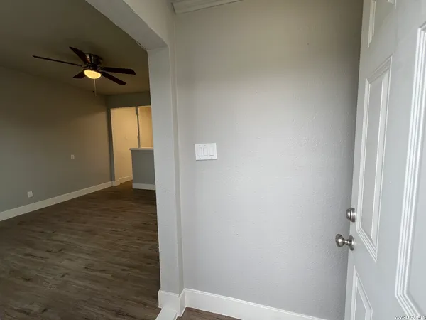 $900 | 107 Stanley Court, Unit 4, San Antonio, TX 78214