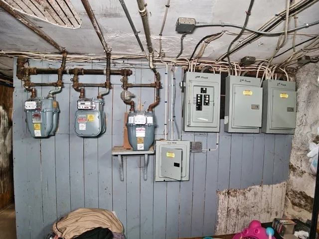 a view of utility room