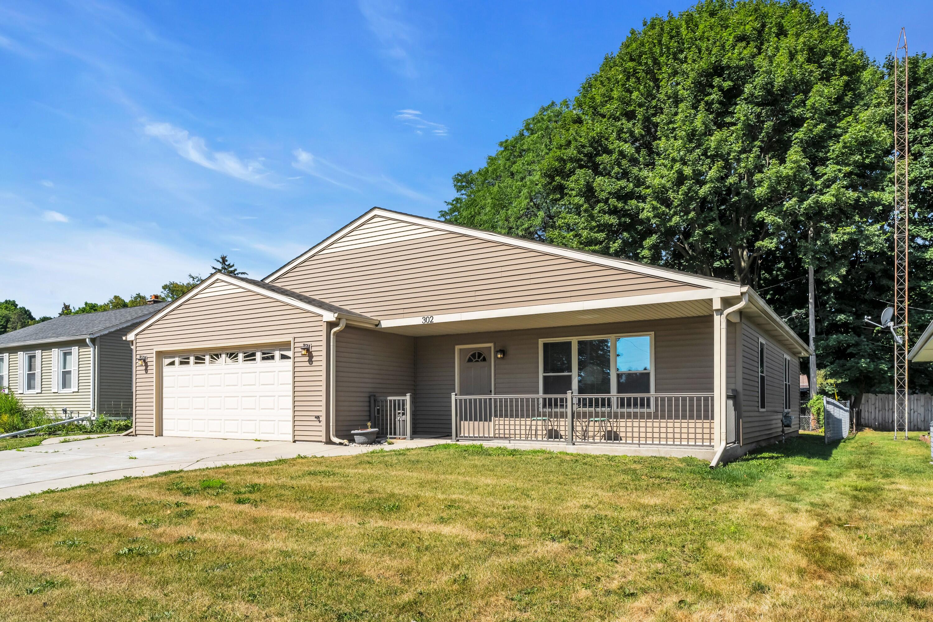 302 Graham Street Racine, WI 53405 - Photo 4 of 50 Photo (4)