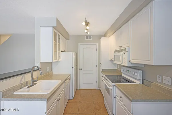 $1,600 | 1701 East Colter Street, Unit 11, Phoenix, AZ 85016