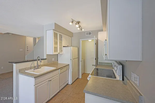 $1,600 | 1701 East Colter Street, Unit 11, Phoenix, AZ 85016