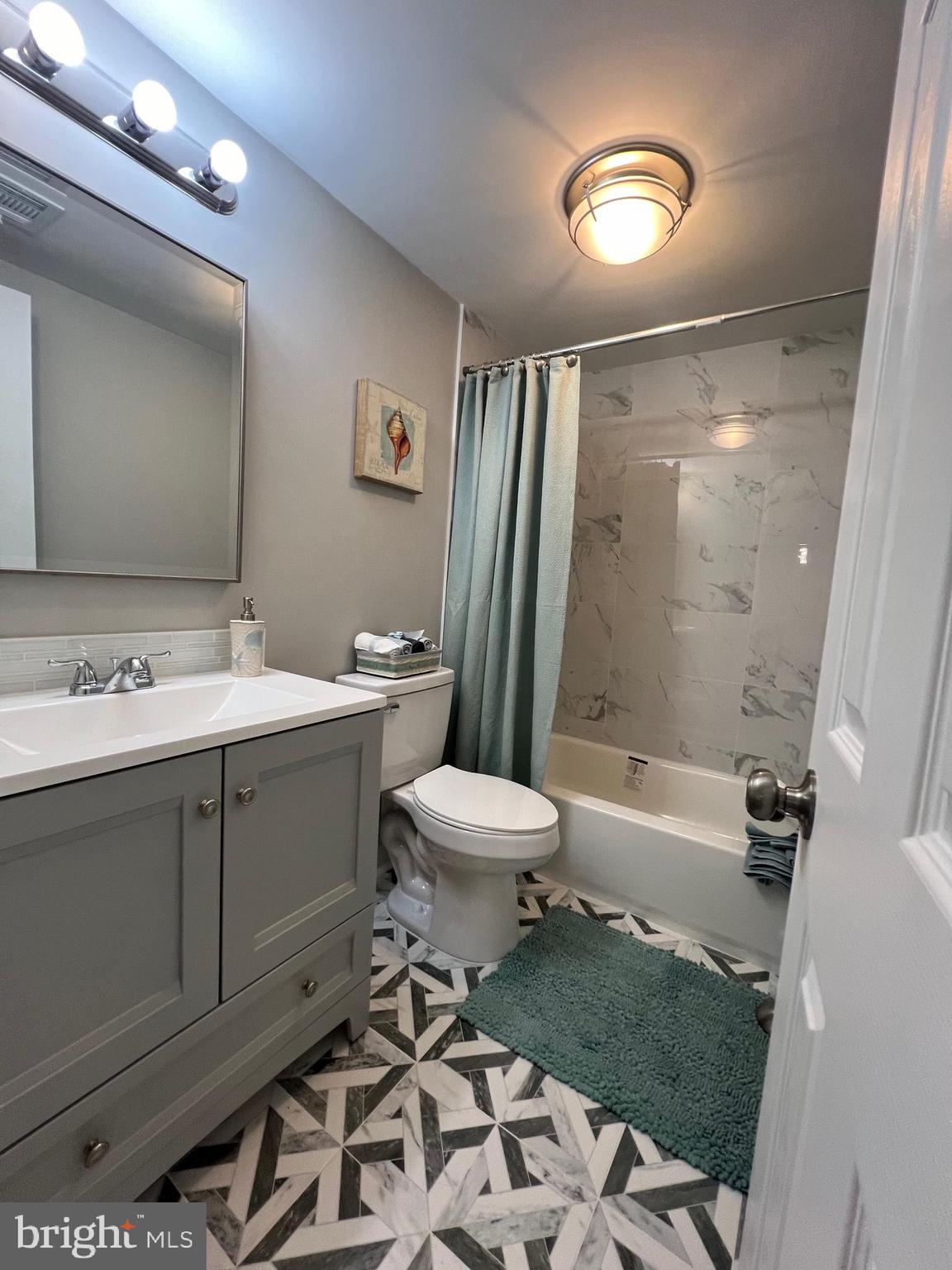7604 Hoadly Road Manassas, VA 20112 - Photo 21 of 43 2nd Full bathroom