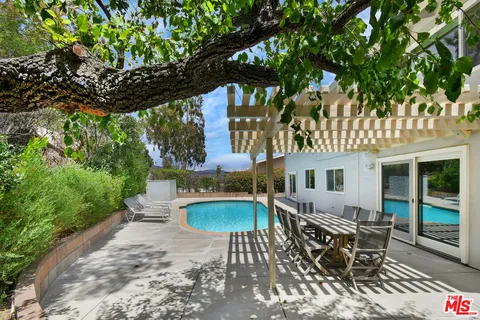 $1,549,000 | 6041 Ellenview Avenue, Woodland Hills, CA 91367
