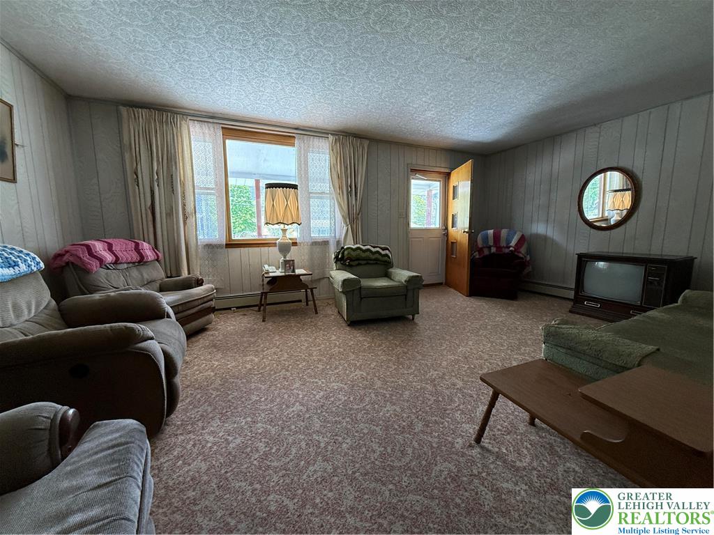 596 Old 209 Road Tamaqua, PA 18252 - Photo 4 of 33