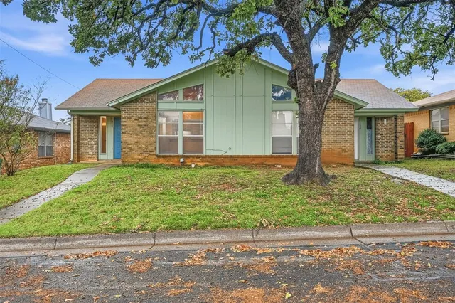 a front view of house with yard