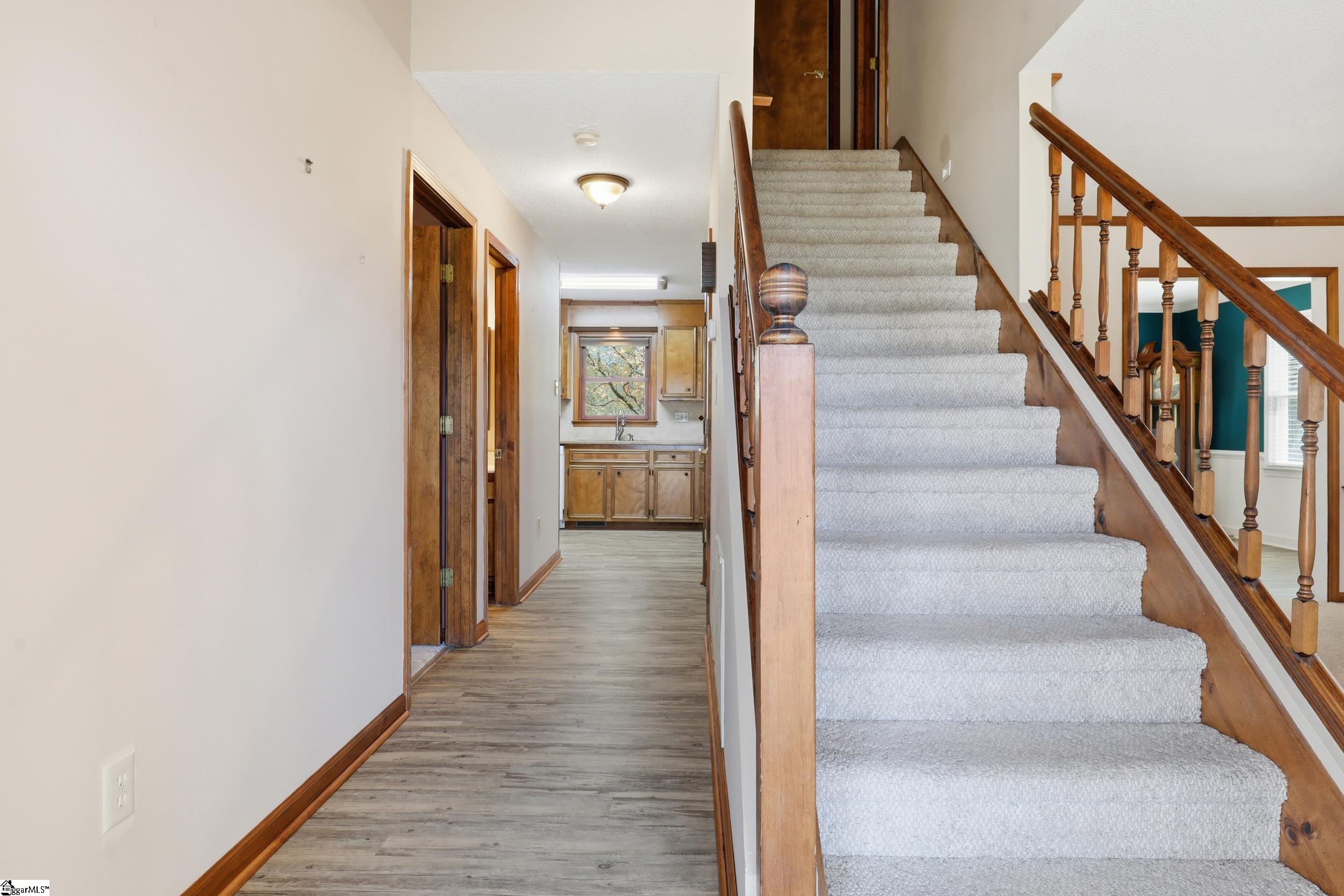 306 Pinnacle Court Easley, SC 29642 - Photo 3 of 39