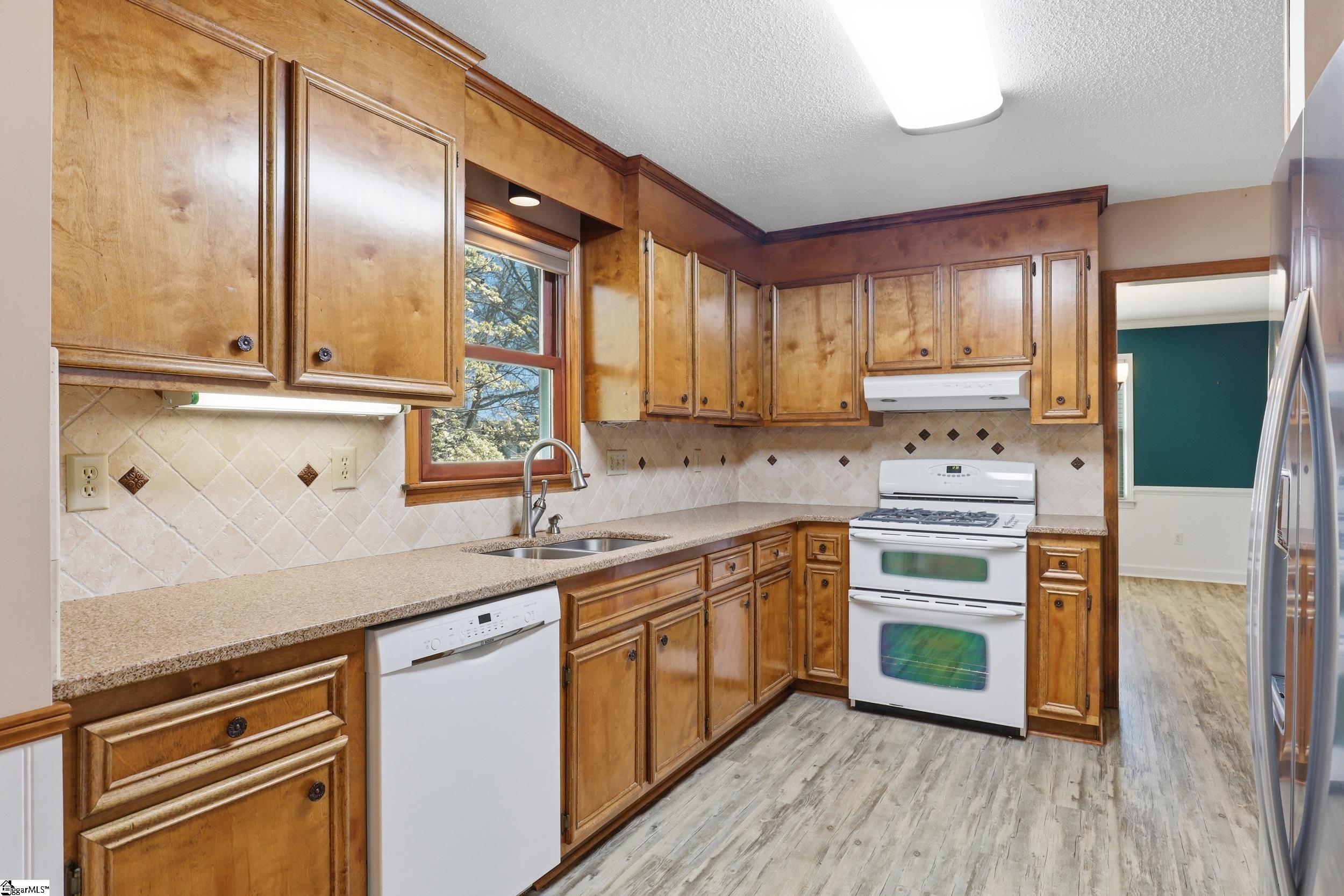 306 Pinnacle Court Easley, SC 29642 - Photo 9 of 39