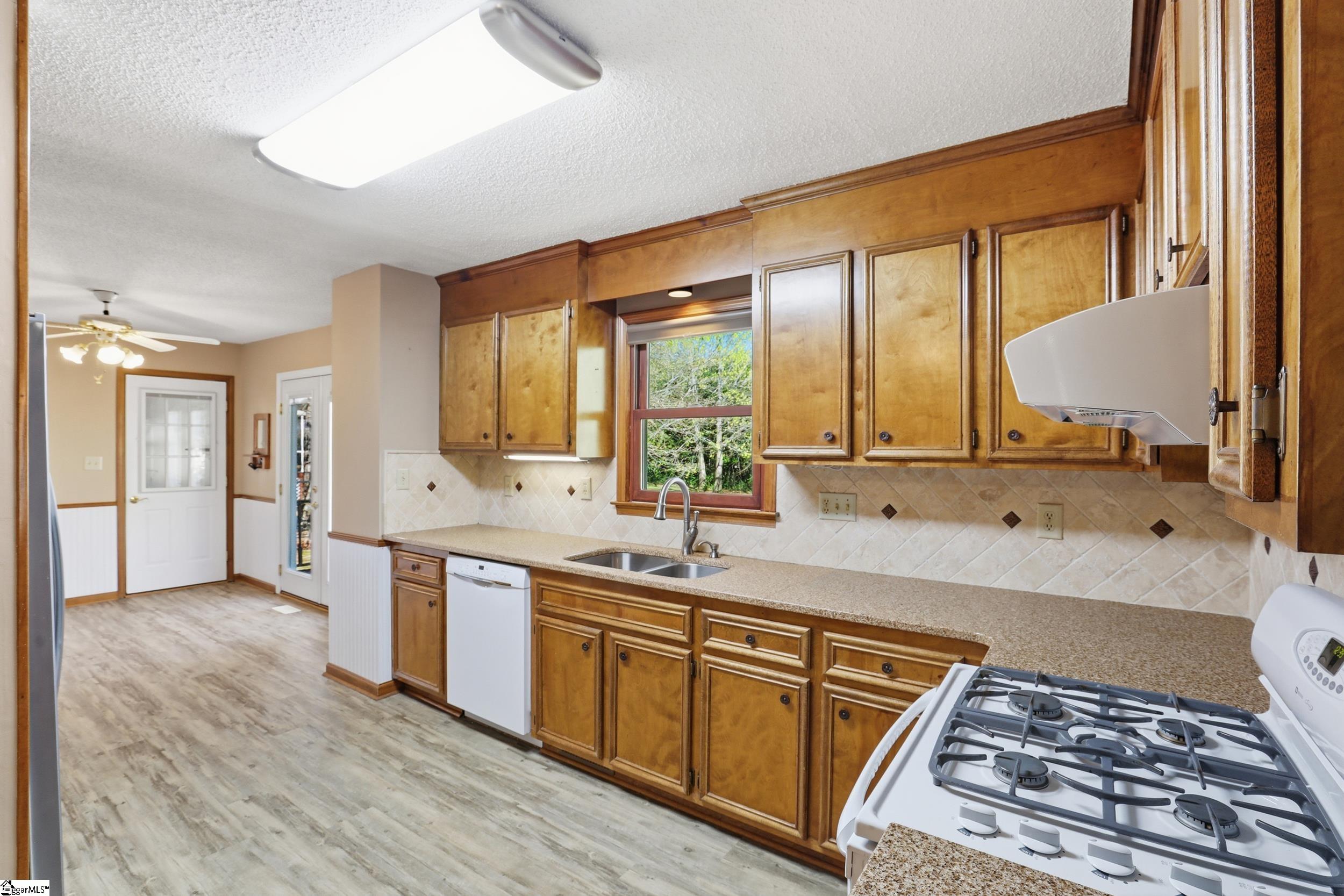 306 Pinnacle Court Easley, SC 29642 - Photo 10 of 39