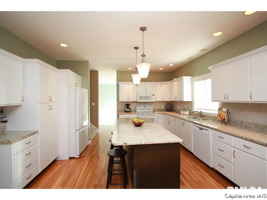 3404 Red Hawk Springfield, IL 62711 - Photo 9 of 32